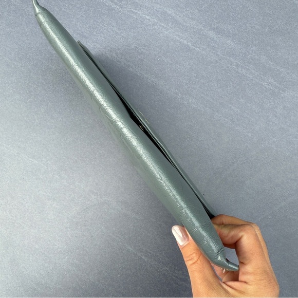 Vintage 1980s Grey Leather Stitched Clutch with Magnetic Closure - Picture 5 of 16